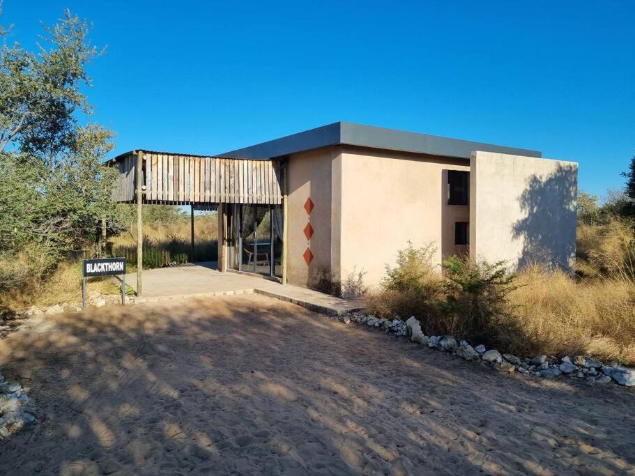 Hackberry House Black Thorn Cottage, Off Grid Khemsbok Exterior foto